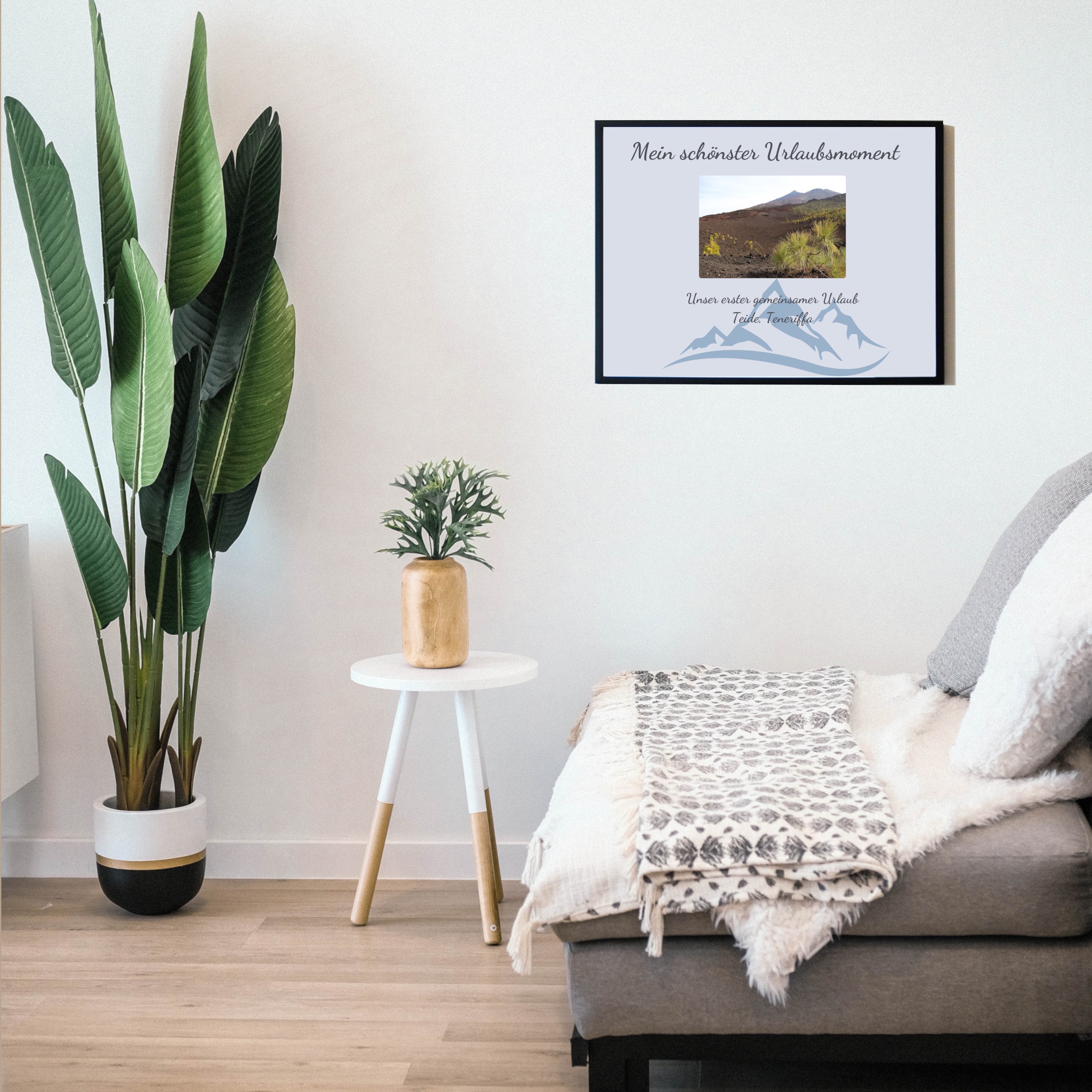 Personalisiertes Poster im Rahmen Berge im Wohnzimmer